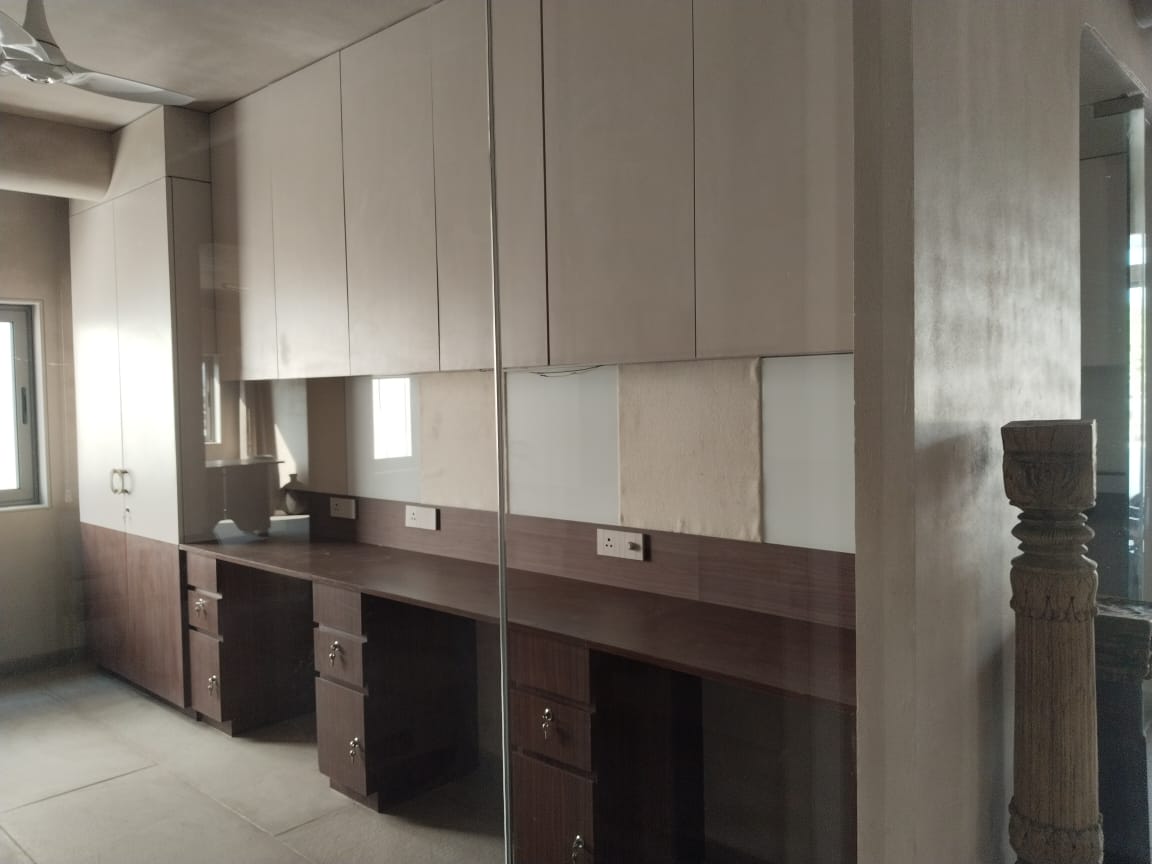 Long workstation with overhead cabinets